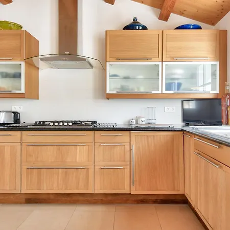 Piscine Chauffee 800 M De La Pour 8 펜션 누아르무티에 앙 릴