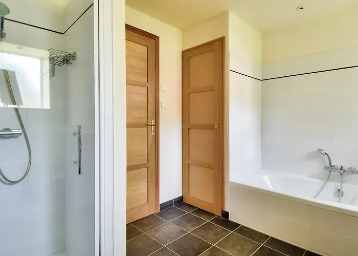 Piscine Chauffee 800 M De La Pour 8 *