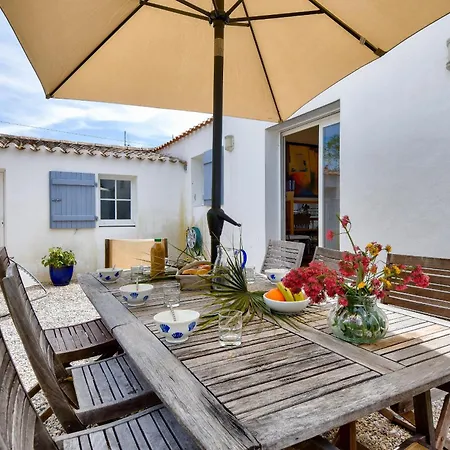 Holiday home Piscine Chauffee 800 M De La Pour 8 *